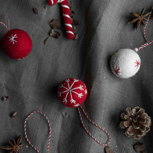 Filz-Anhänger Kugel "Kullinge", weiß