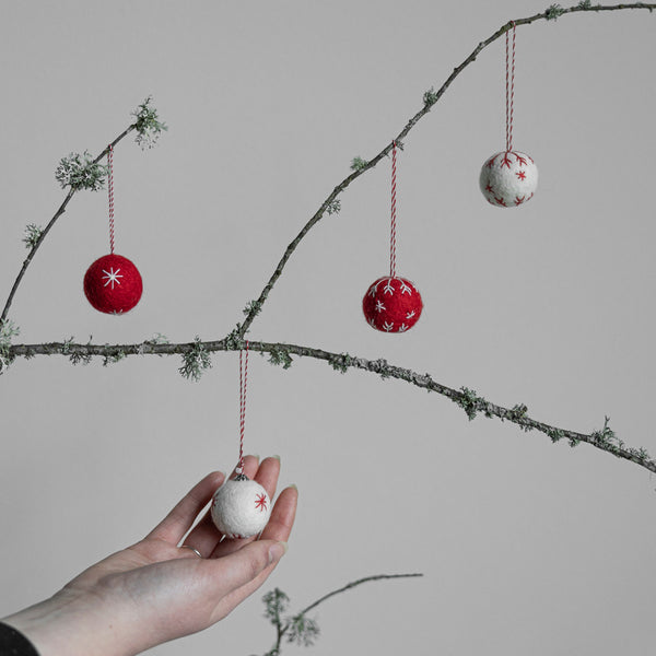 Filz-Anhänger Kugel "Kullinge", weiß