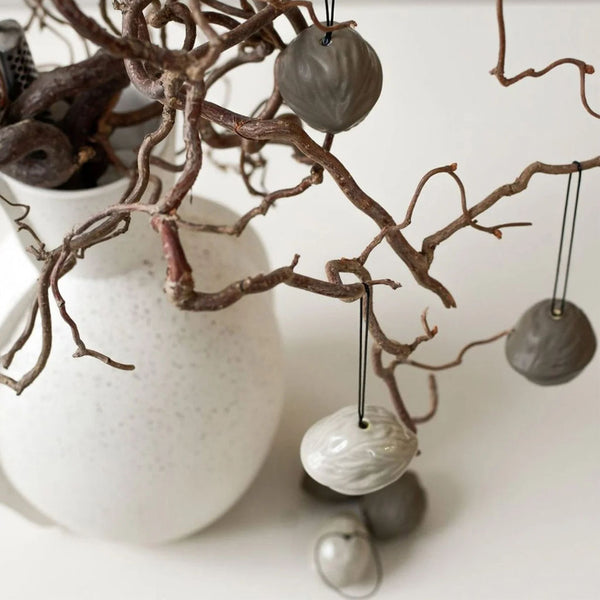 Anhänger "Walnuss", Keramik