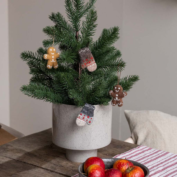 Filz-Anhänger "bestickter Handschuh", grau/rot