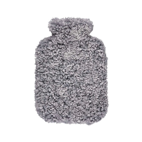 Wärmflasche mit Bezug aus Lammfell, hellgrau