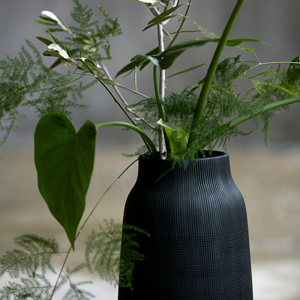 Vase “Groove”, schwarz, klein